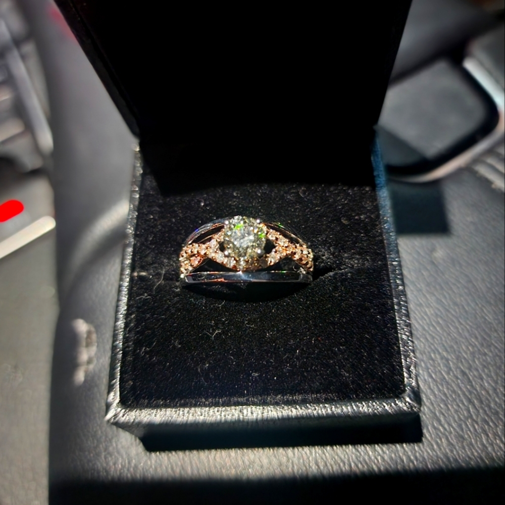 18k white gold diamond ring